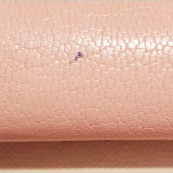 MIU MIU - Pink leather coin purse/wallet. AUTHENTIC and in BEAUTIFUL CONDITION! - Picture 14 of 16